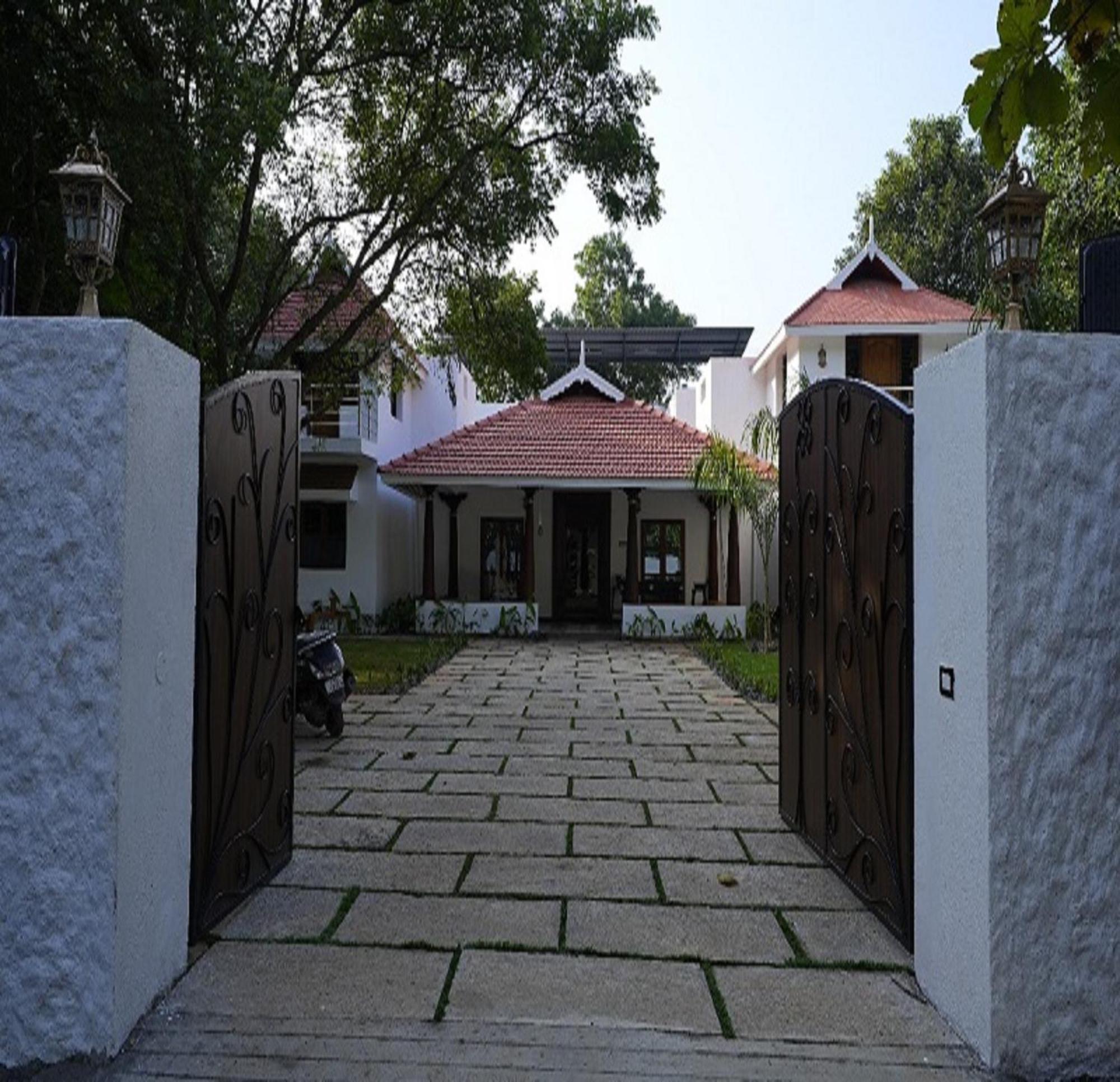 Courtyard Castle Heritage Resort Pondicherry Exterior foto