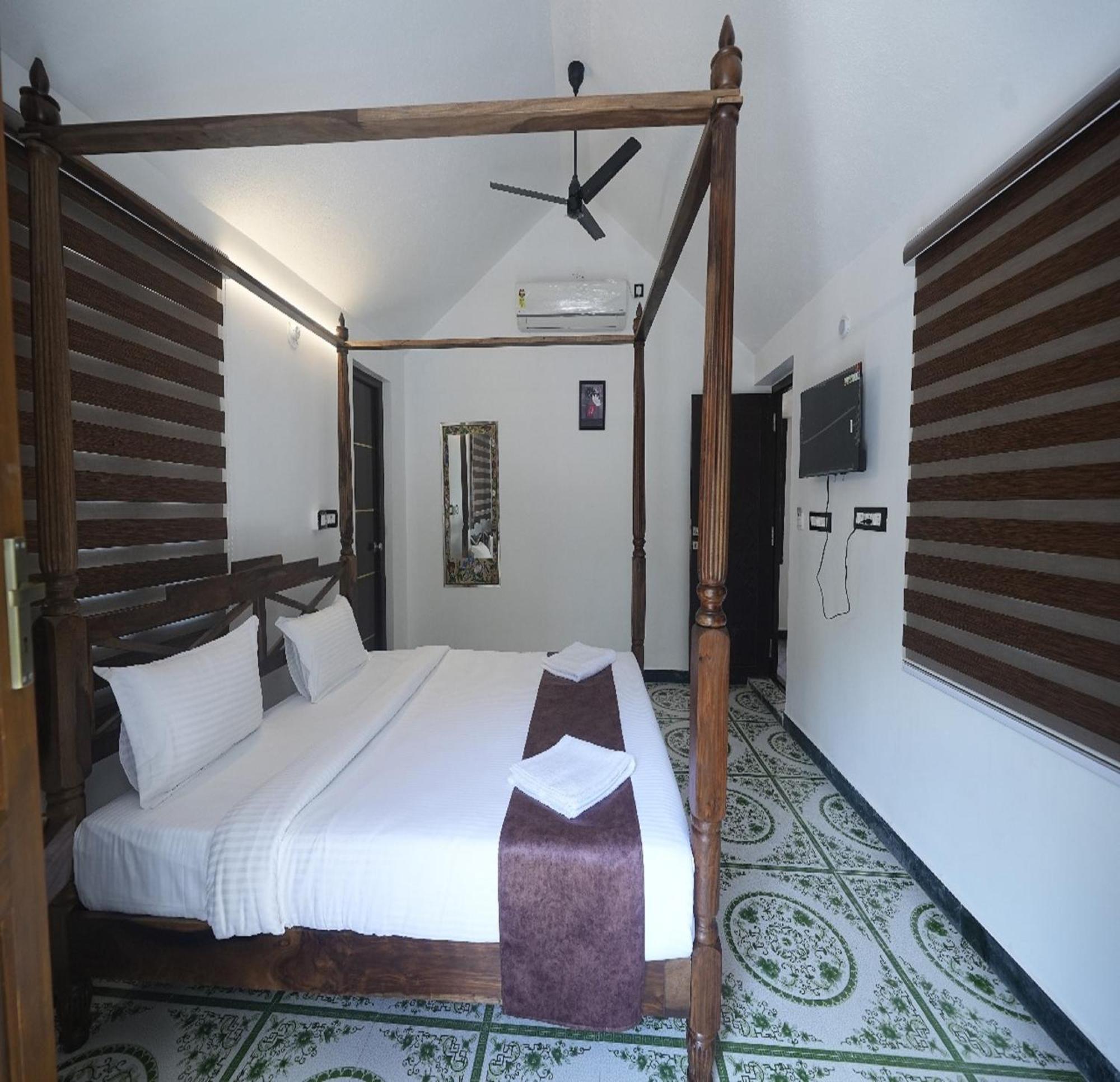 Courtyard Castle Heritage Resort Pondicherry Exterior foto